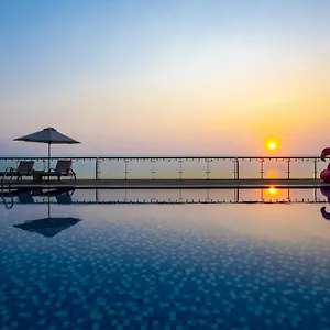 Otel Serene Beach Hotel Danang